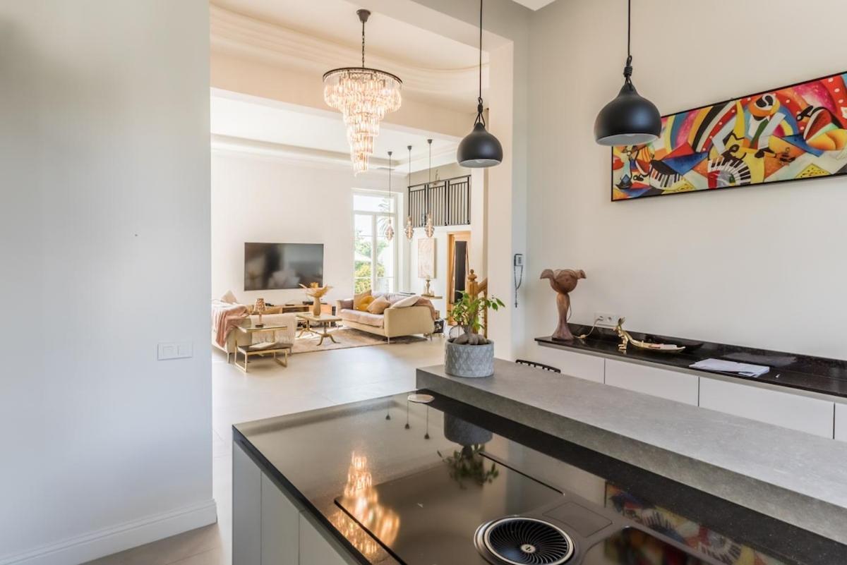 Villa 220m2 - Pool Villa, 4 Bedrooms, Hot Tub Cannes
